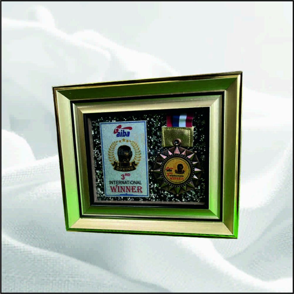 NA 91566 SURYA STAR MEDAL GOLD