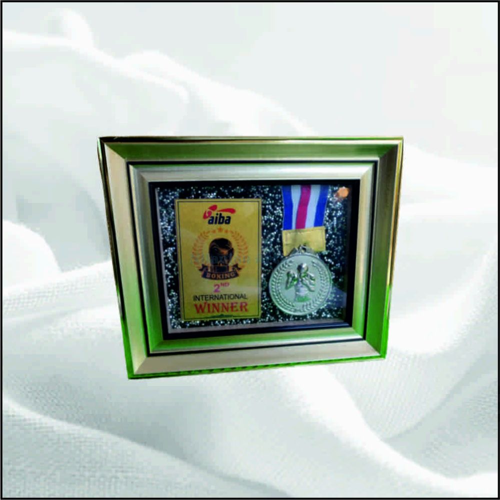 NA 91565 BOXING MEDAL GOLD